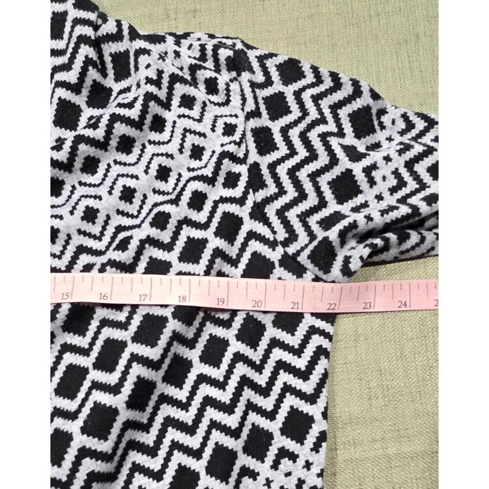 Bobeau Women's Black and White Geometric Pattern Cardigan Size 1X - Picture 5 of 7